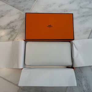 NEW Hermès White Silk’In Long Zipper Leather Wallet